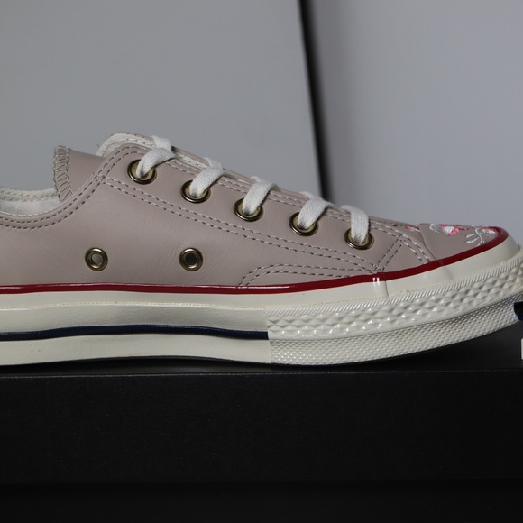Converse Flowers / Tan Leather All Star Low Tops - Picture 2 of 7